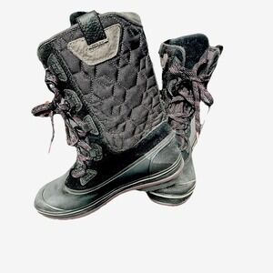 Clark's Thinsulate Waterproof Snow Outdoor Boot sz 6 Black Purple